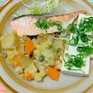 鮭とじゃが芋と人参のチーズ焼きと豆腐でヘルシー